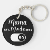 Mama Mode AAN Aandenken, Geschat jaar, Op maat gem Sleutelhanger (Achterkant)