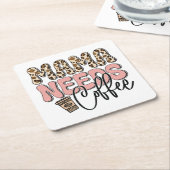Mama Needs Coffee Vierkante Kartonnen Onderzetter (Schuin)