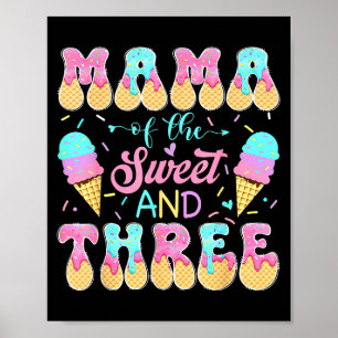 Mama van de zoete drie jarige meisje ijs poster