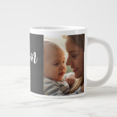 Maman a établi un mug avec un script blanc et un c (Droite)