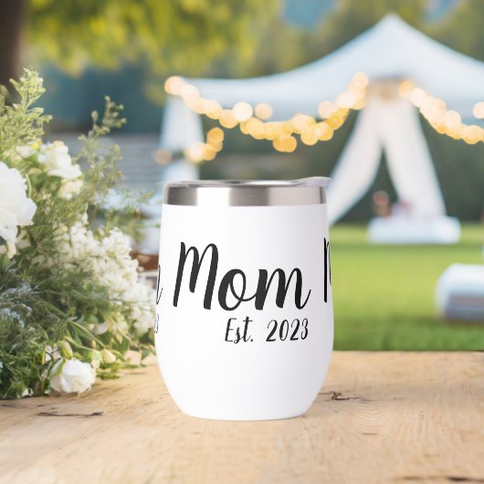 Maman a établi un nouveau cadeau pour maman (Extérieur)