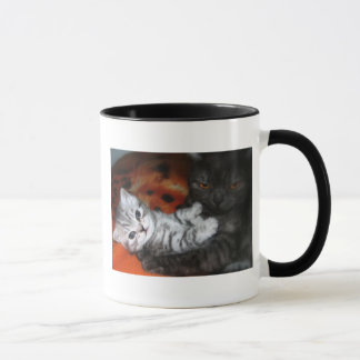 Maman de chat et tasse de chaton