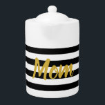 Maman Grandes et Blancs Noirs et Faux<br><div class="desc">Cette théière rayée noire et blanche a un texte d'affichage au centre. Vous pouvez modifier le texte en or faux (pas de feuille) pour afficher le bon nom ou un message personnalisé. Le texte d'affichage est un script élégant. (Affichage : Maman)</div>