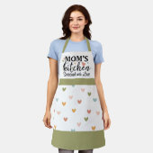 Mama's Keuken Doorspekt met Liefde Pastel Harten Schort (Gedragen)