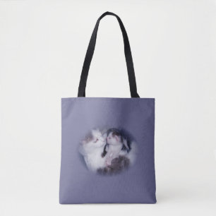 Mamma en haar baby kitten grijs witte tabby draagtas