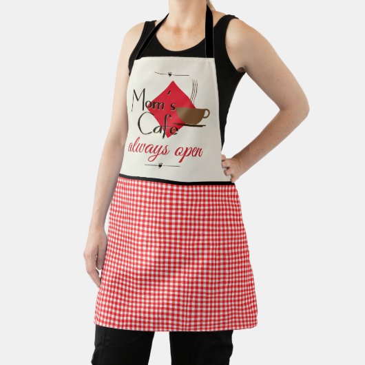 Mam's Cafe Red en White Gingham Check Pattern Schort (Insitu)