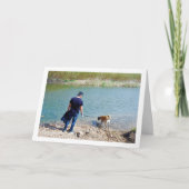 Man aan rivier met hond kaart (Voorkant)