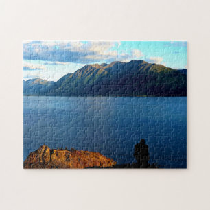 Man Crouches die denken aan zonlicht in Alaska Legpuzzel