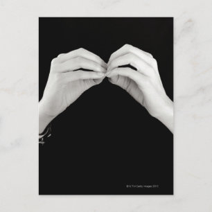 Man die brief B in Britse gebarentaal Briefkaart