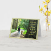 Man en hond wandelen in het bos, verlies van sympa kaart (Gele Bloem)