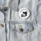 Man Holding Paard Lichte Pin Button (In situ)