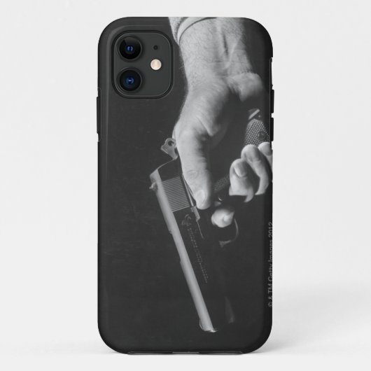 Man Holding Pistool Case-Mate iPhone Case (Achterkant)