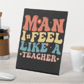Man ik voel me als een leraar terug naar school reclamebord met voetstuk (Insitu)