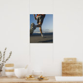 Man in de loopbaan van het atletisch vistuig poster (Keuken)