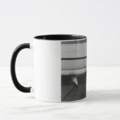 Man in een mangat mok (Links)