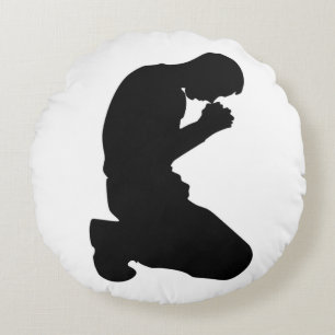 MAN IN PRAYER ROND KUSSEN