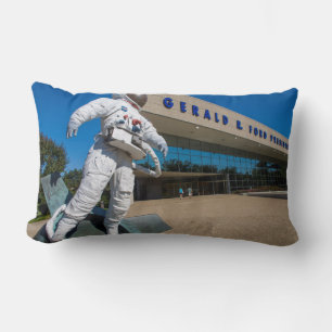 Man In Space Beeldhouwwerk Kussen