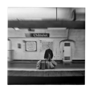 Man met boodschappentassen in de metro (Chatelet) Tegeltje