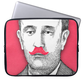 man met grappige roze snor laptop sleeve