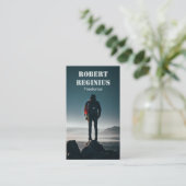 man met rugzak op rockformatie visitekaartje