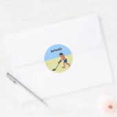  Man metaaldetecteren op het strand Ronde Sticker (Envelop)