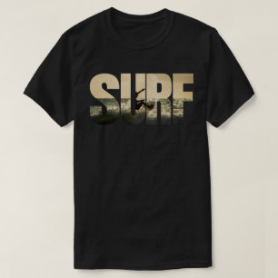 Man op een surfplank t-shirt