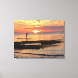 Man op peddelplank op Cape Cod-strand Canvas Afdruk