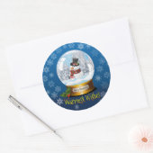 Man sneeuw in een sneeuwkraker-ronde ronde sticker (Envelop)