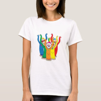 Man van onbuigzame arm met maasachtige was t-shirt