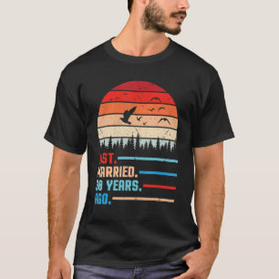 Man & vrouw net getrouwd 30 jaar geleden bruiloft  t-shirt