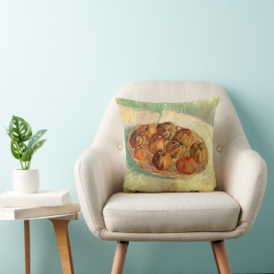 Mand met appels aan Pissarro door Vincent van Gogh Kussen