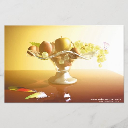 Mand met glas met fruit en vlinder    flyer (Voorkant)