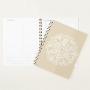 Mandala blanc exotique sur Arrière - plan beige