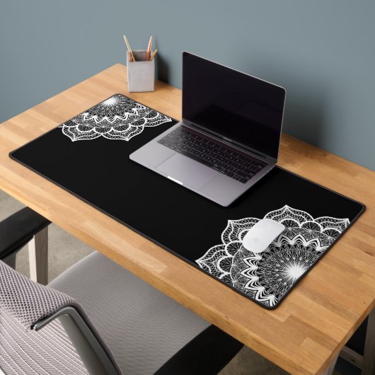 Mandala blanc sur fond noir (Bureau 2)