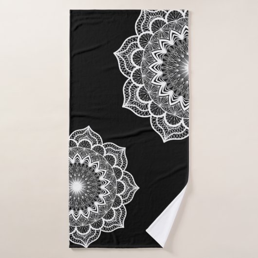 Mandala blanc sur fond noir (Serviette de bain)