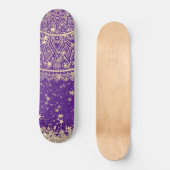 Mandala doorsturen met gouden sterren op Paars Skateboard (Voorkant)