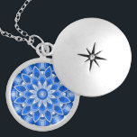 Mandala en collier bleu<br><div class="desc">Alors que le mandala est né en Inde, aujourd'hui la beauté des mandalas modernisées sont adaptées à de nombreux articles dans la maison, ainsi que pour les décorations sur les vêtements. Note : il y a une variété de produits avec ce design adapté à votre maison ou fonction, & mandalas...</div>