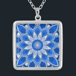 Mandala en collier bleu<br><div class="desc">Alors que le mandala est né en Inde, aujourd'hui la beauté des mandalas modernisées sont adaptées à de nombreux articles dans la maison, ainsi que pour les décorations sur les vêtements. Note : il y a une variété de produits avec ce design adapté à votre maison ou fonction, & mandalas...</div>