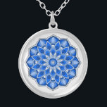 Mandala en collier bleu<br><div class="desc">Alors que le mandala est né en Inde, aujourd'hui la beauté des mandalas modernisées sont adaptées à de nombreux articles dans la maison, ainsi que pour les décorations sur les vêtements. Note : il y a une variété de produits avec ce design adapté à votre maison ou fonction, & mandalas...</div>