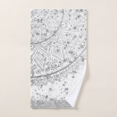 Mandala envoûtant avec des étoiles d'argent sur bl (Serviette à main)