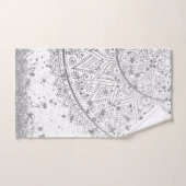 Mandala envoûtant avec des étoiles d'argent sur bl (Serviette à main)