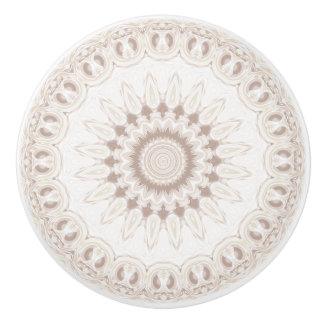 Mandala Medaillon in Zachte Beige en Wit Keramische Knop