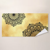 Mandala noir sur fond or doux (Serviette de bain)