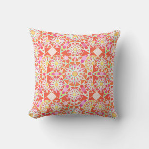 Mandala patroon, koraalrood, roze, goud kussen