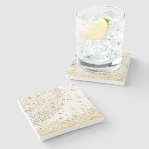 Mandala scannen met gouden sterren op wit stenen onderzetter