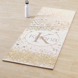 Mandala scannen met gouden sterren op wit yogamat