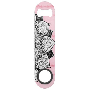 Mandala tiré par la main artistique de Boho sur l