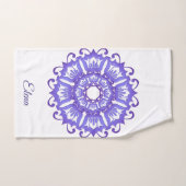 Mandala violet floral. Nom (Serviette à main)