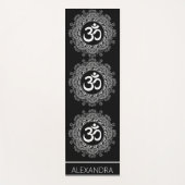 Mandala Zwart Wit OM Symbool Naam Gepersonaliseerd Yogamat (Voorkant)