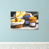 mandje met croissants en chocoladebrood. canvas afdruk (Insitu (Houten vloer))